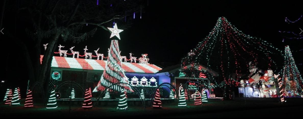 homes with christmas lights
